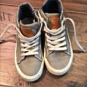 Boys Zara boot sneakers.